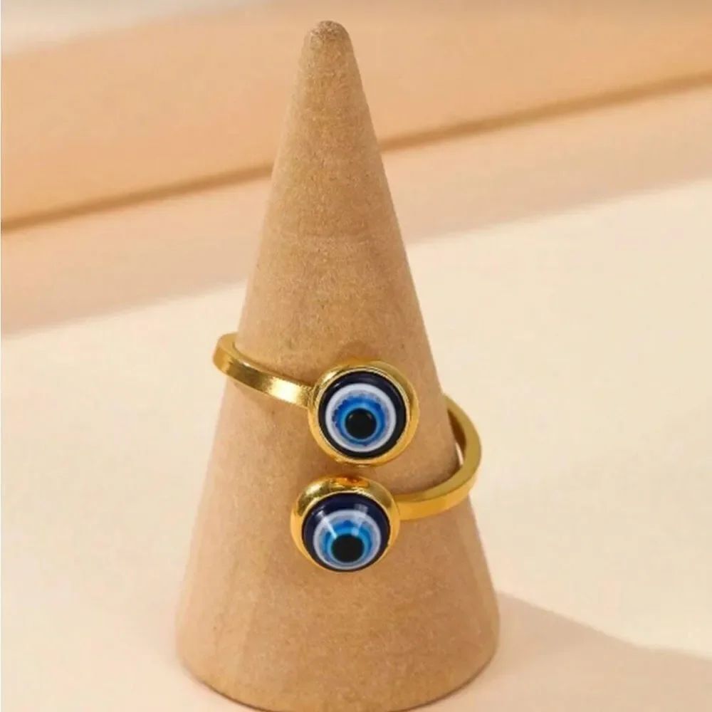 Elegant Blue Eye Ring N1237